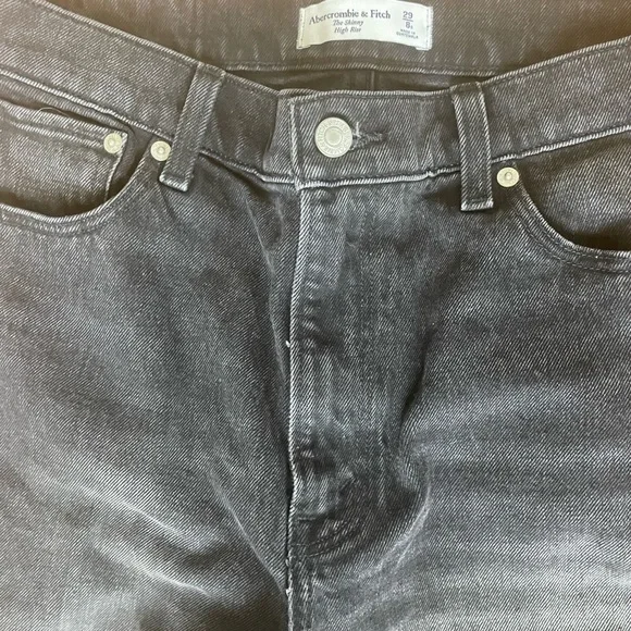 SOLD- NOT FOR SALE Abercrombie & Fitch Jeans Raw Hem Size 8 - Picture 2 of 5